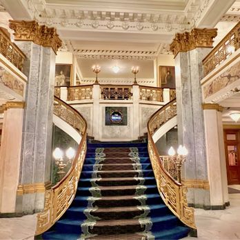 Luxury Kentucky Derby 2027 Jockey Package at the Hilton Seelbach Luxury Kentucky Derby 2027 Jockey Package at the Hilton Seelbach
